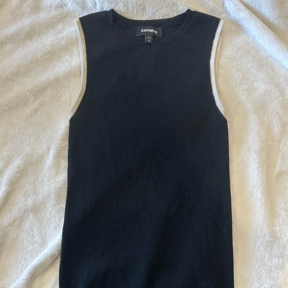 black knit tank top with a cream trim!